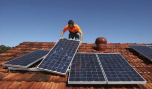 Bảo vệ tấm pin mặt trời trước thời tiết xấu