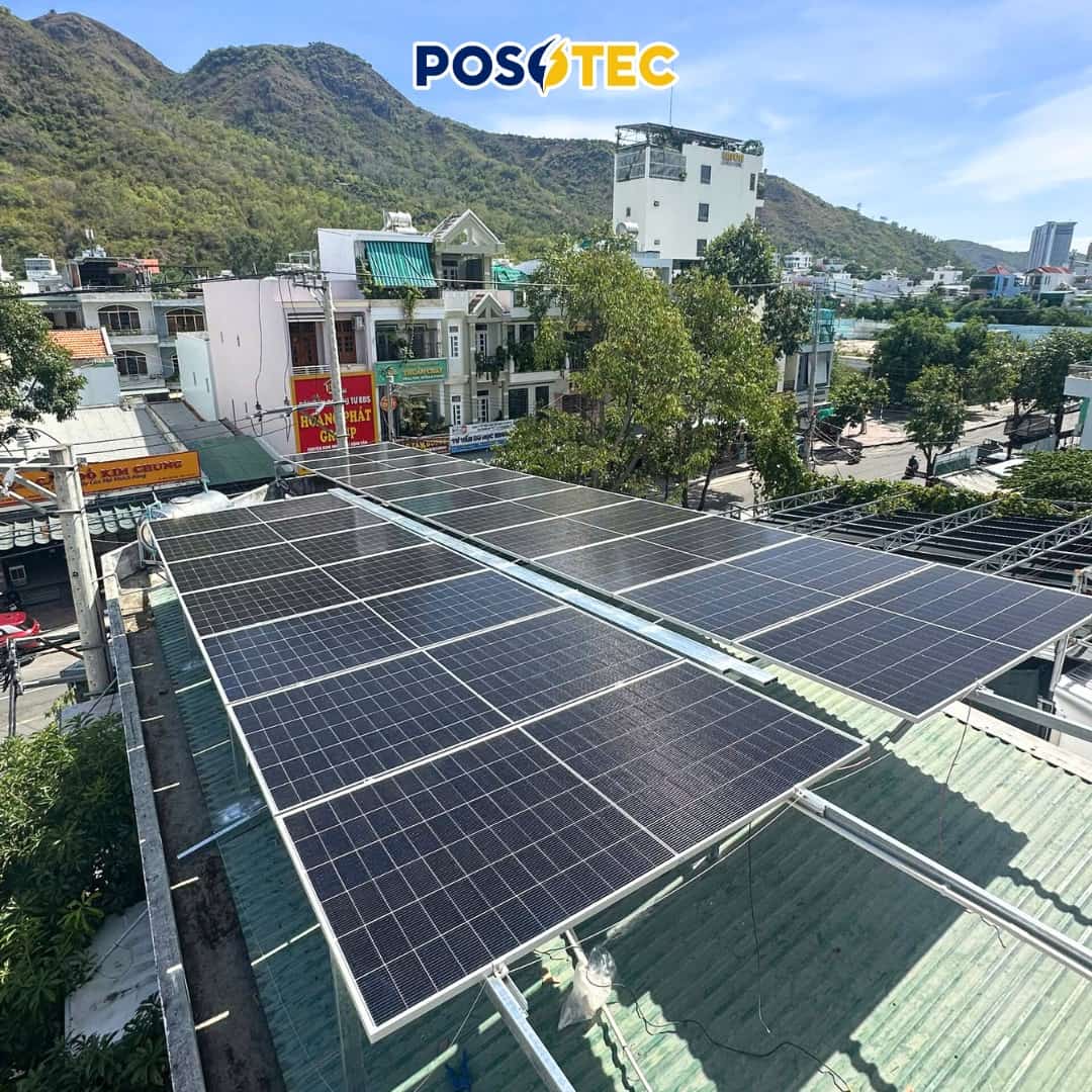 tấm pin điện mặt trời tại quán cà phê Nha Trang