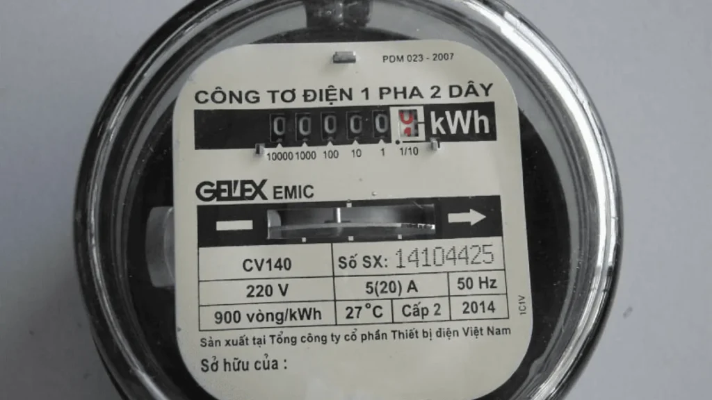 Lưu ý: Trên công tơ điện bạn chỉ cần ghi lại phần số nguyên. Không cần phải ghi lại phần sau dấu “,” để tính tiền điện.