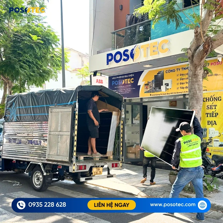 Vận chuyển tấm pin lắp đặt hệ thống điện mặt trời tại Nha Trang